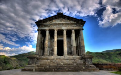 Monastère de Geghard et temple de Garni